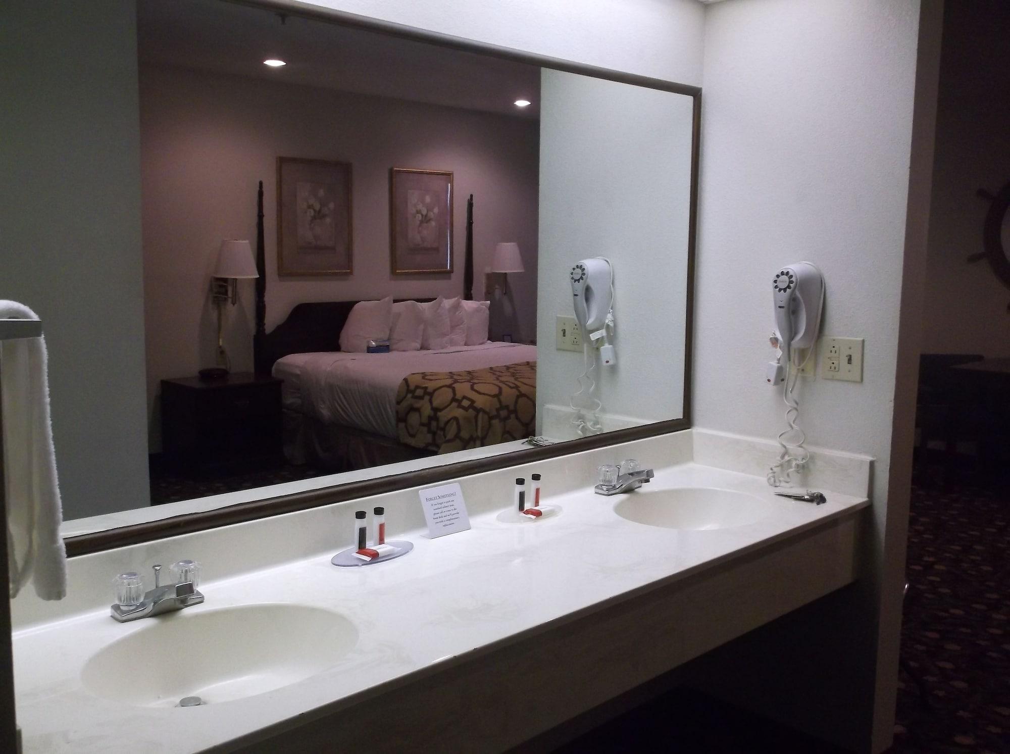Baymont By Wyndham Hotel Metropolis